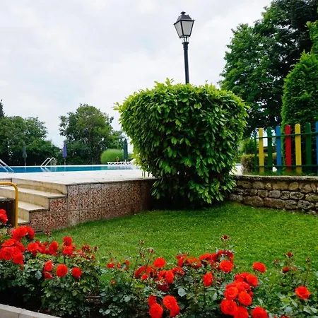 гардънс - Gardens Apartment *