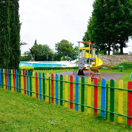 гардънс - Gardens Apartament